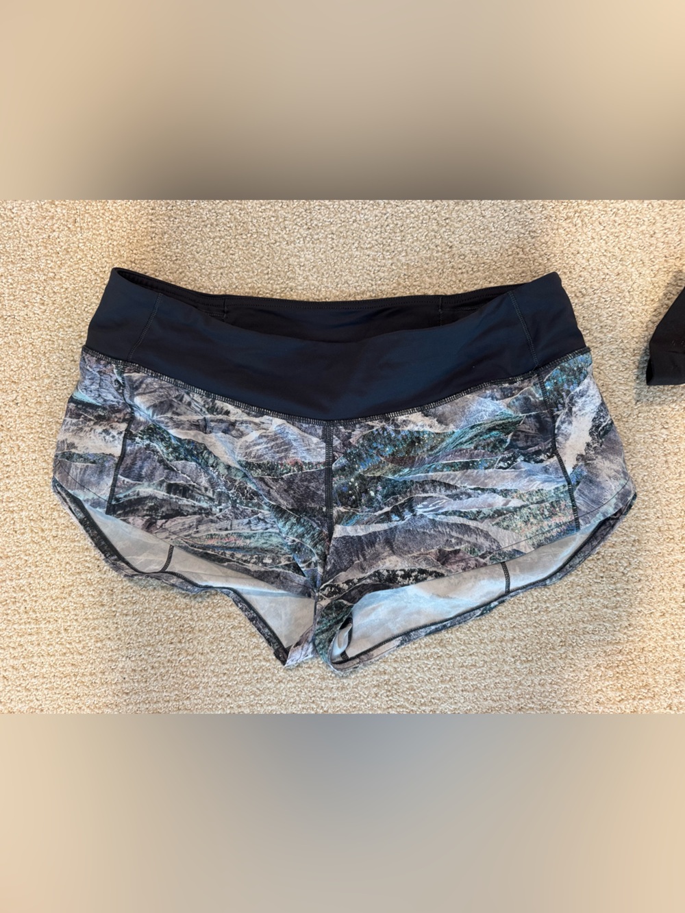 Lululemon speed up 2.5” shorts
